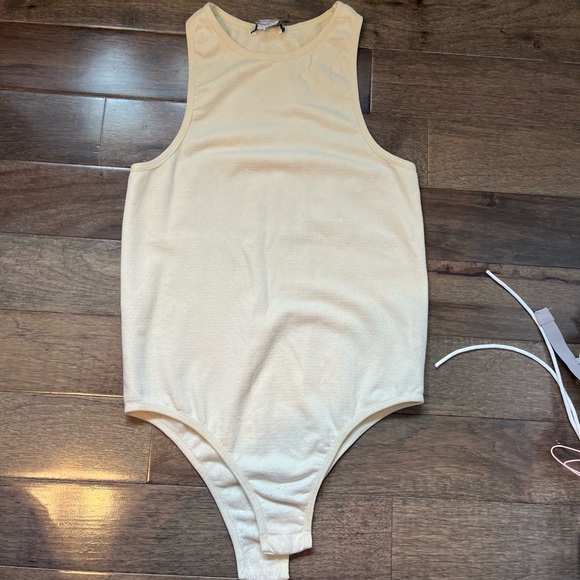 Zara yellow halter bodysuit - Picture 2 of 2
